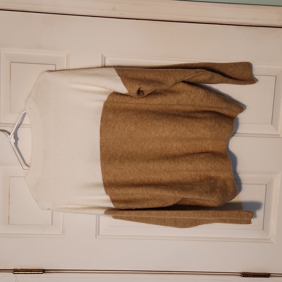 Brown and white sweater - Picture 1 of 2